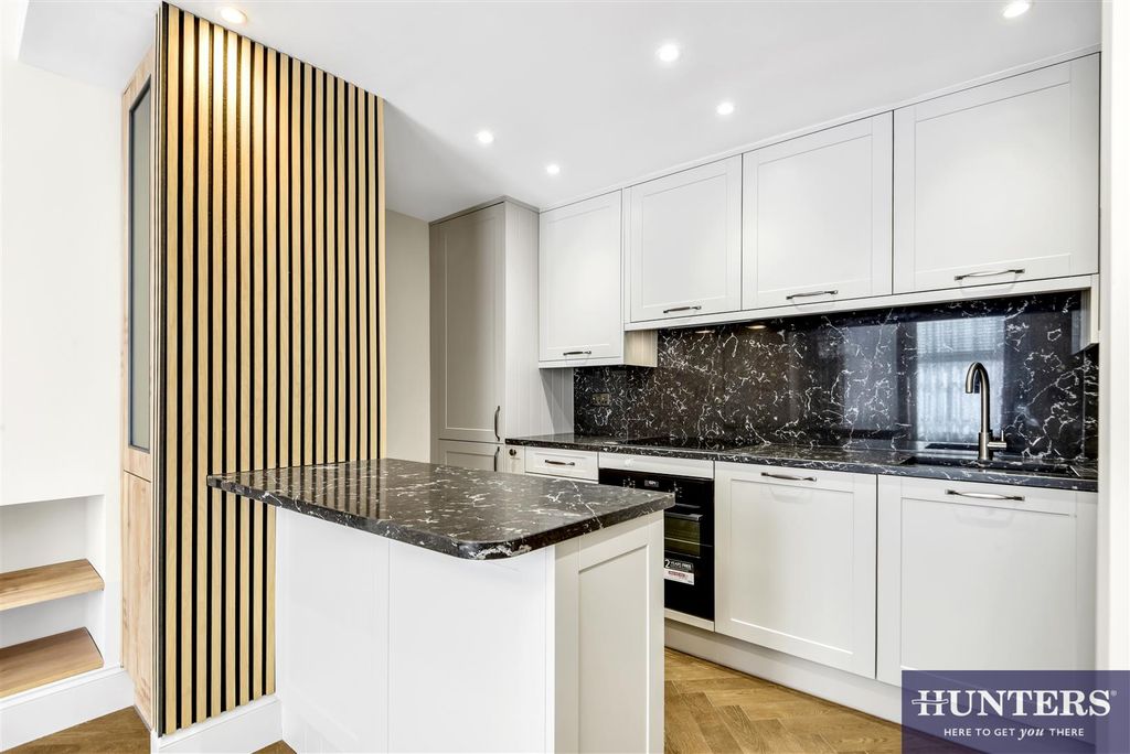 Property photo 2 of 10 Kitchen