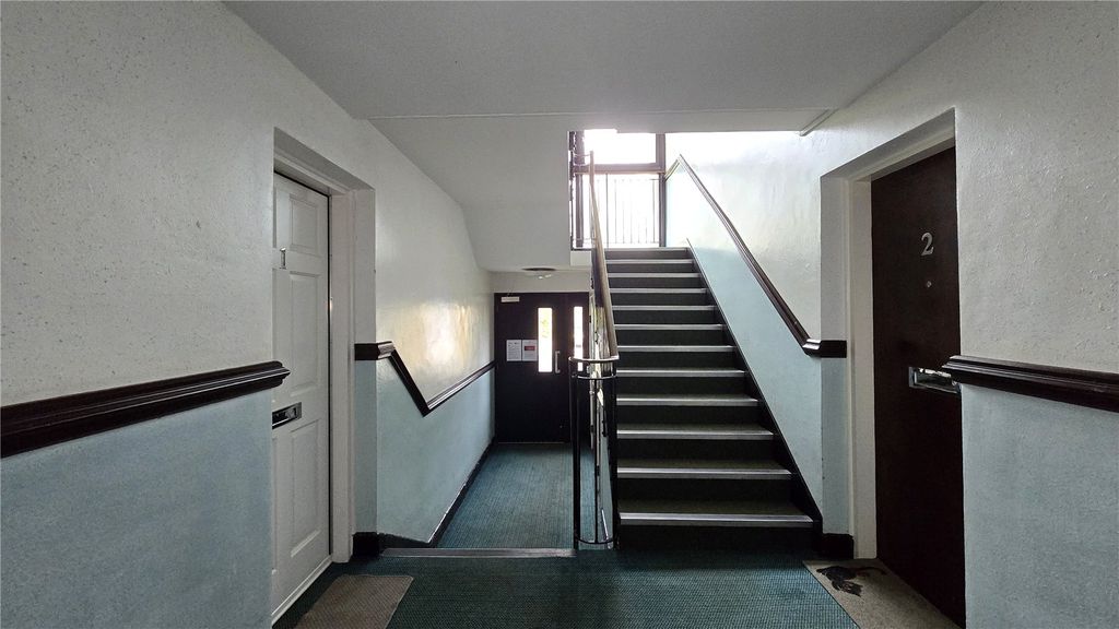 Property photo 2 of 14 Picture No. 15