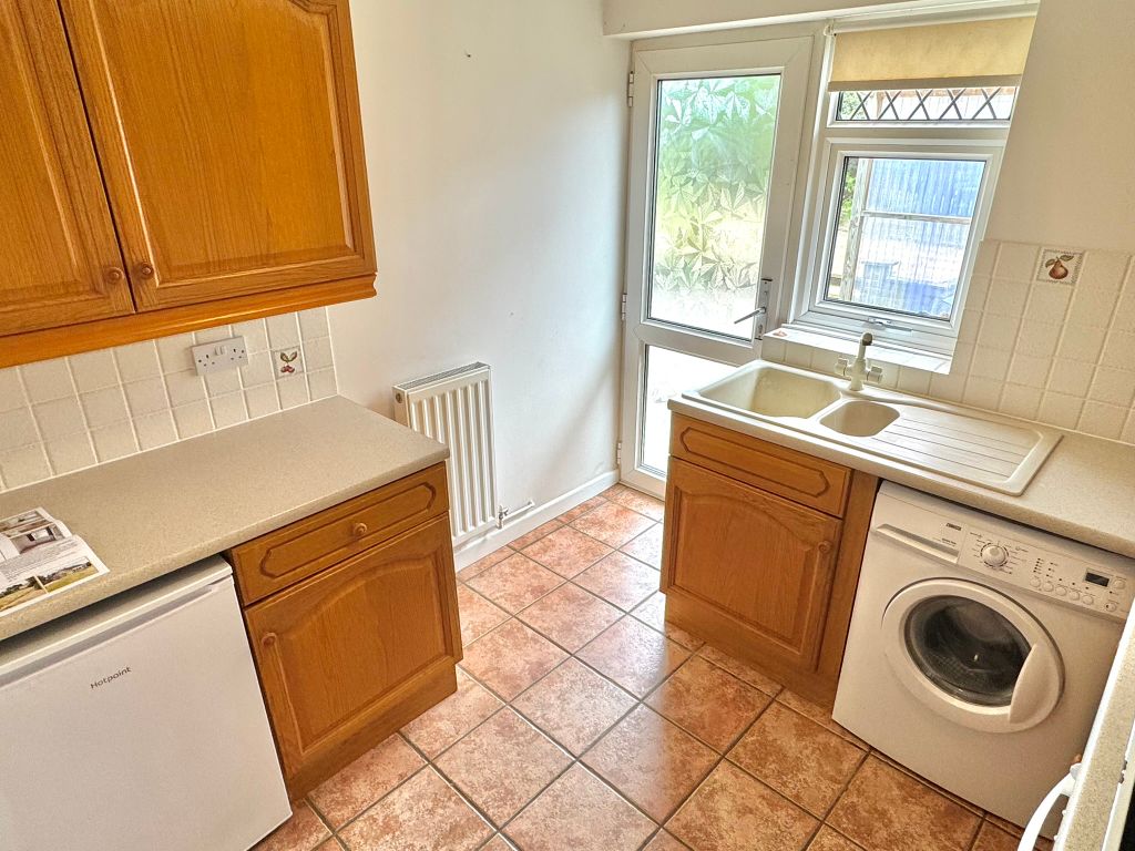 Property photo 3 of 11 Kitchen