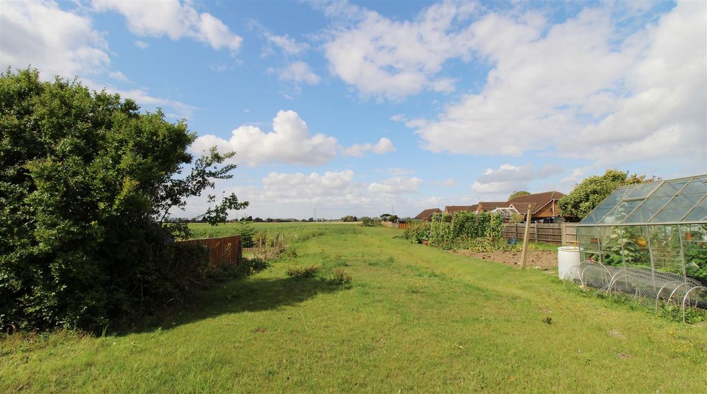 Property photo 2 of 15 Garden