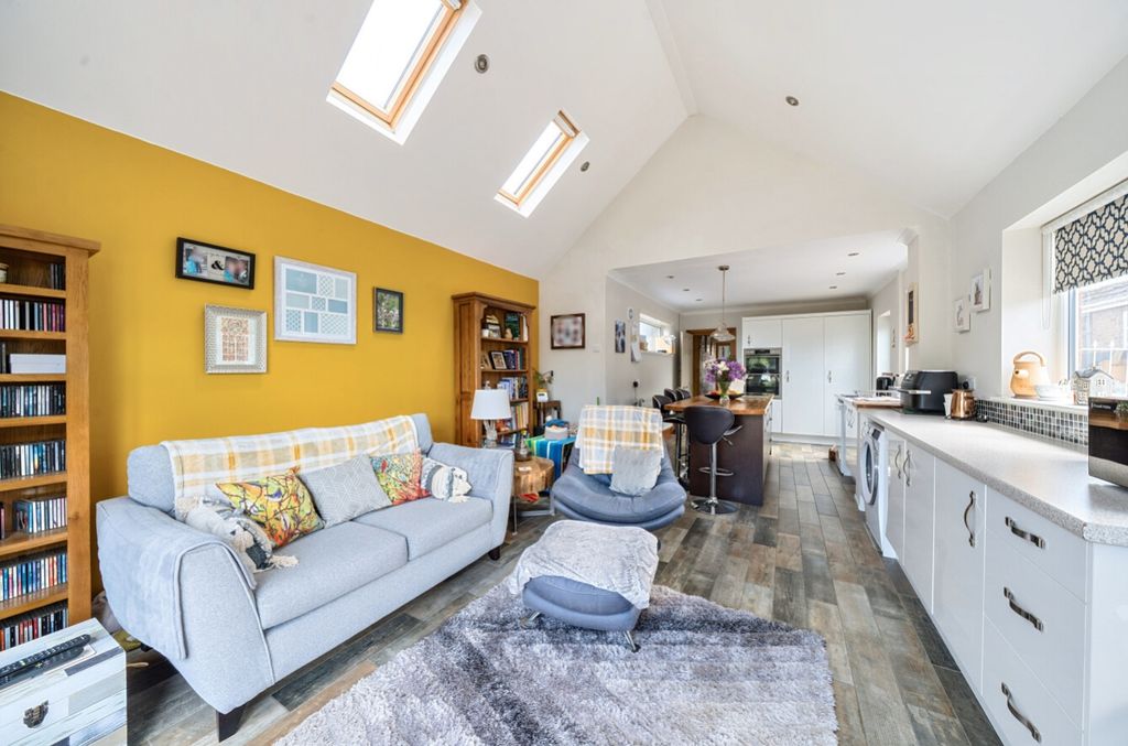 Property photo 2 of 17 1298895-20-683095A155Dca-Arw