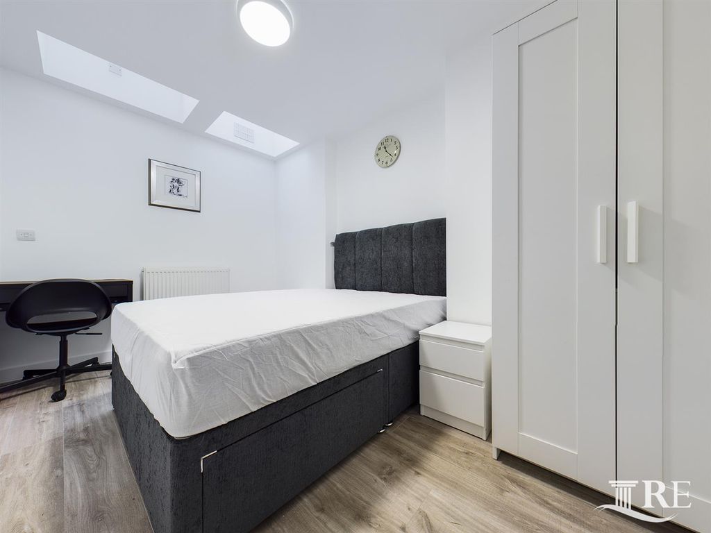 Property photo 1 of 6 Room 2.Jpg