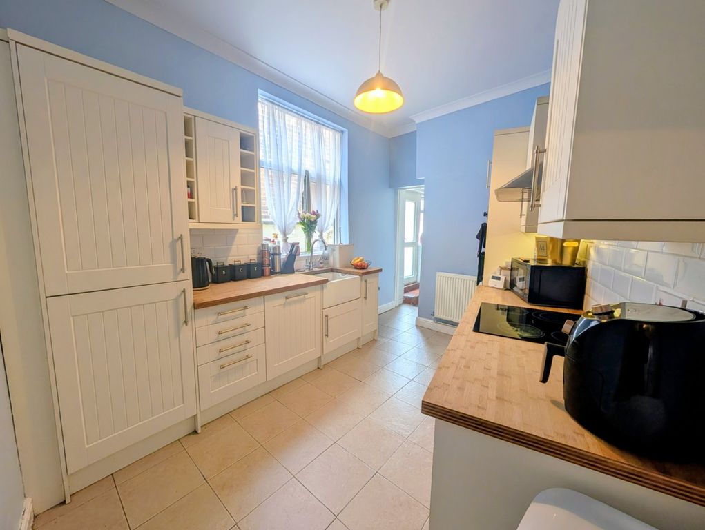 Property photo 3 of 16 Kitchen