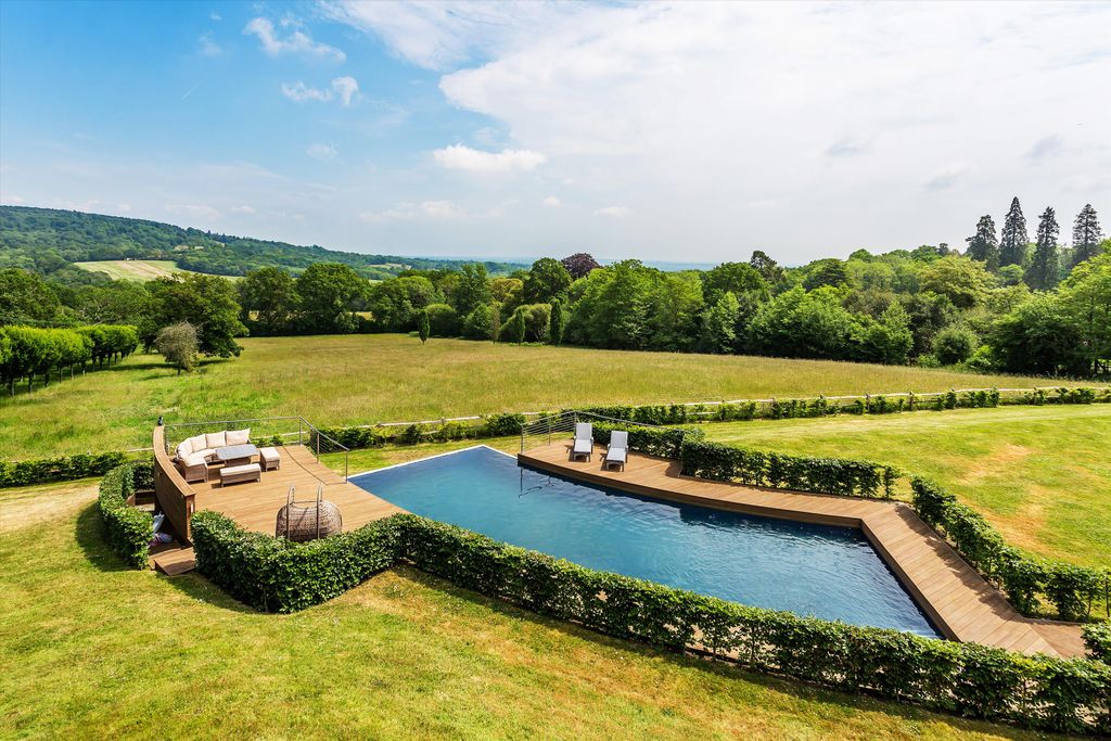 Property photo 2 of 44 Image