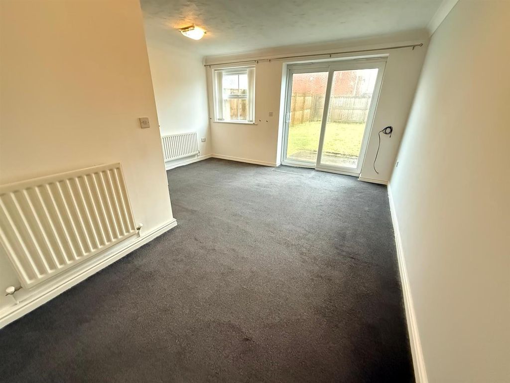 Property photo 2 of 11 Lounge