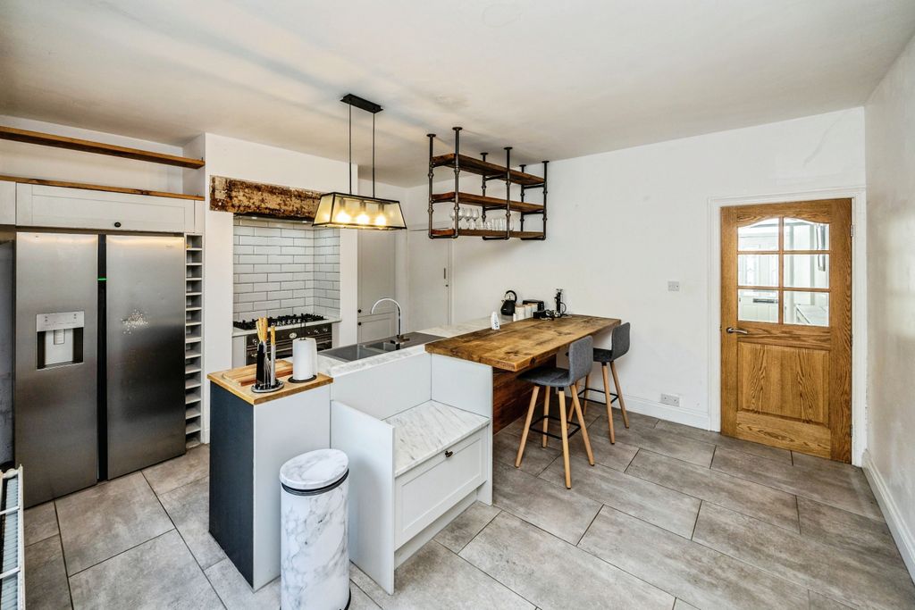 Property photo 2 of 20 24Orhudds-140826-7