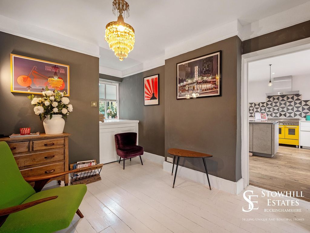 Property photo 3 of 27 Living Room