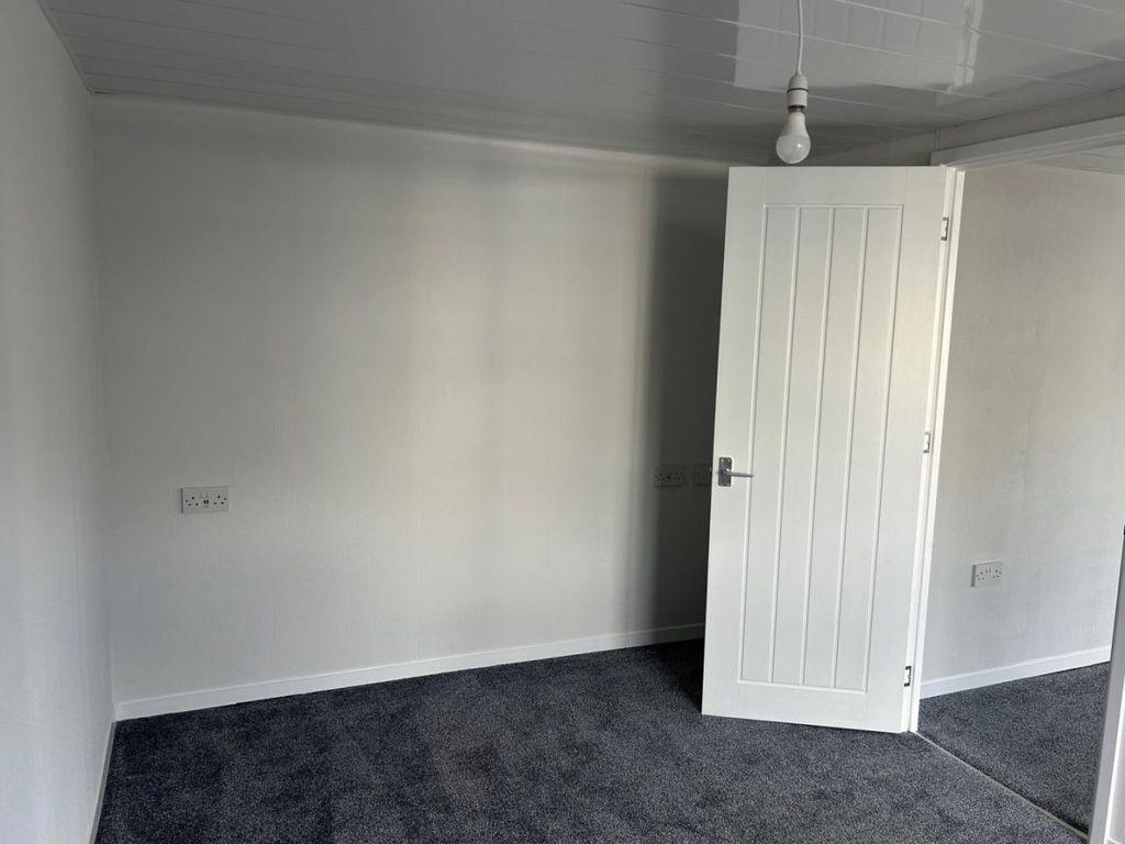 Property photo 3 of 11 Preloved Home On Crays Hill Bedroom