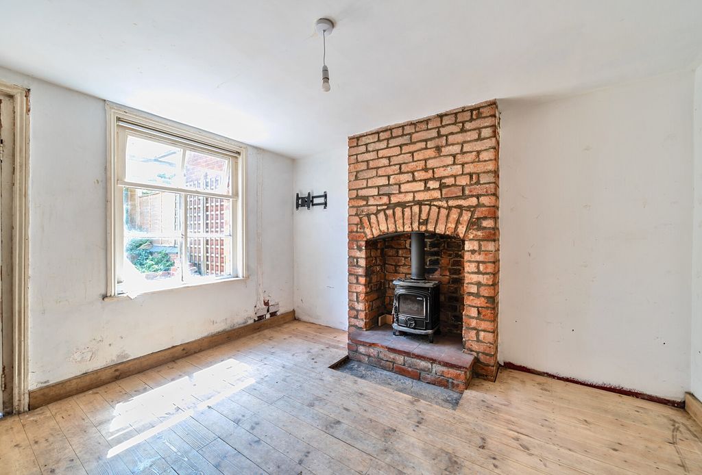 Property photo 3 of 17 1297124-16-682Dde...