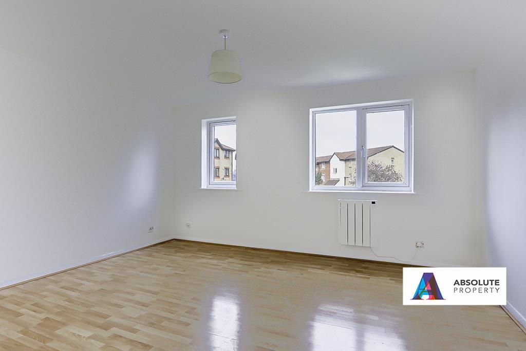 Property photo 3 of 7 Bedroom Shot 1.Jpg