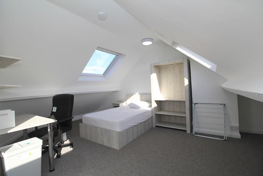 Property photo 1 of 27 Bedroom (Main)