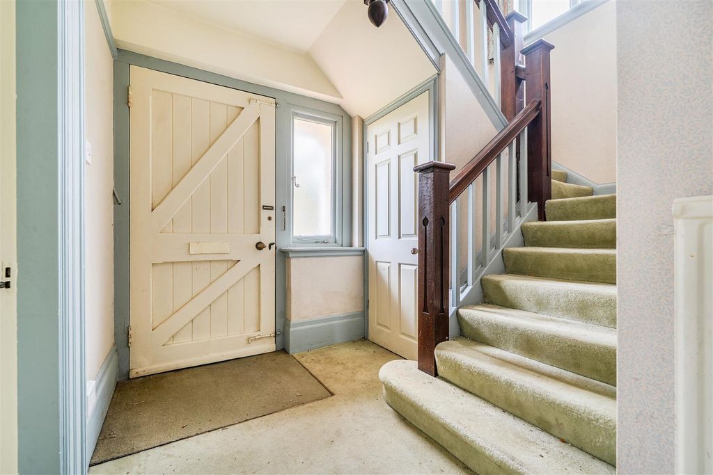 Property photo 3 of 21 For Sale By Aspire Residential | Seaview Avenue