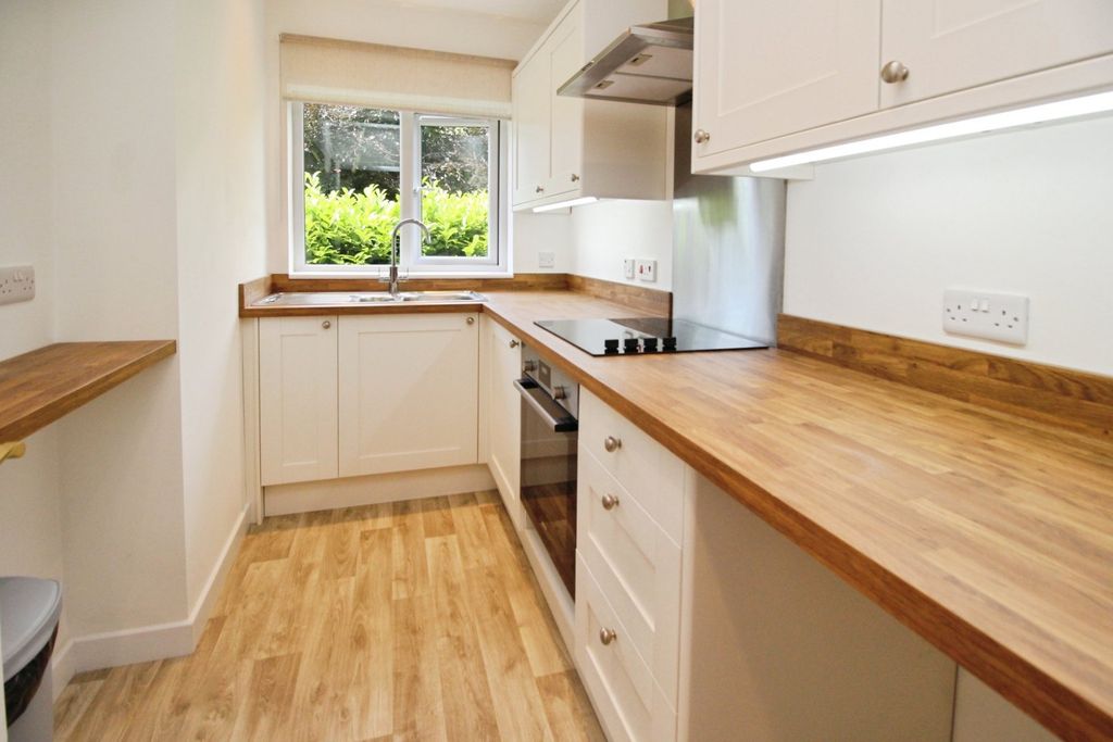 Property photo 2 of 8 Kitchen