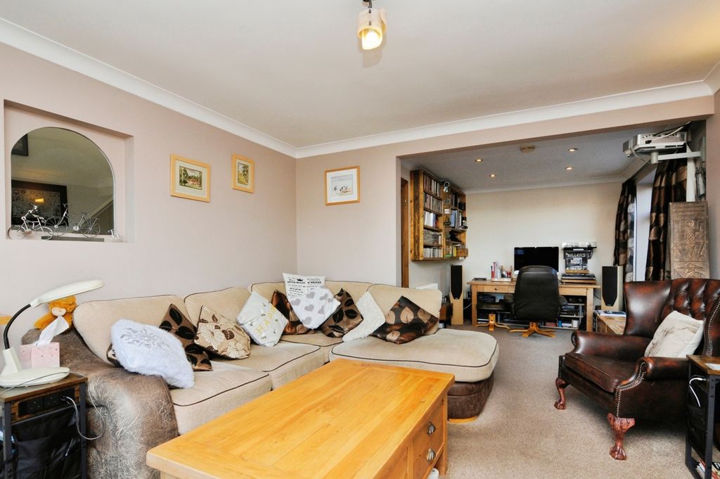 Property photo 2 of 17 Photo