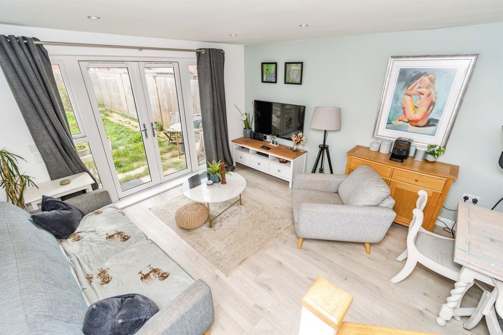 Property photo 2 of 17