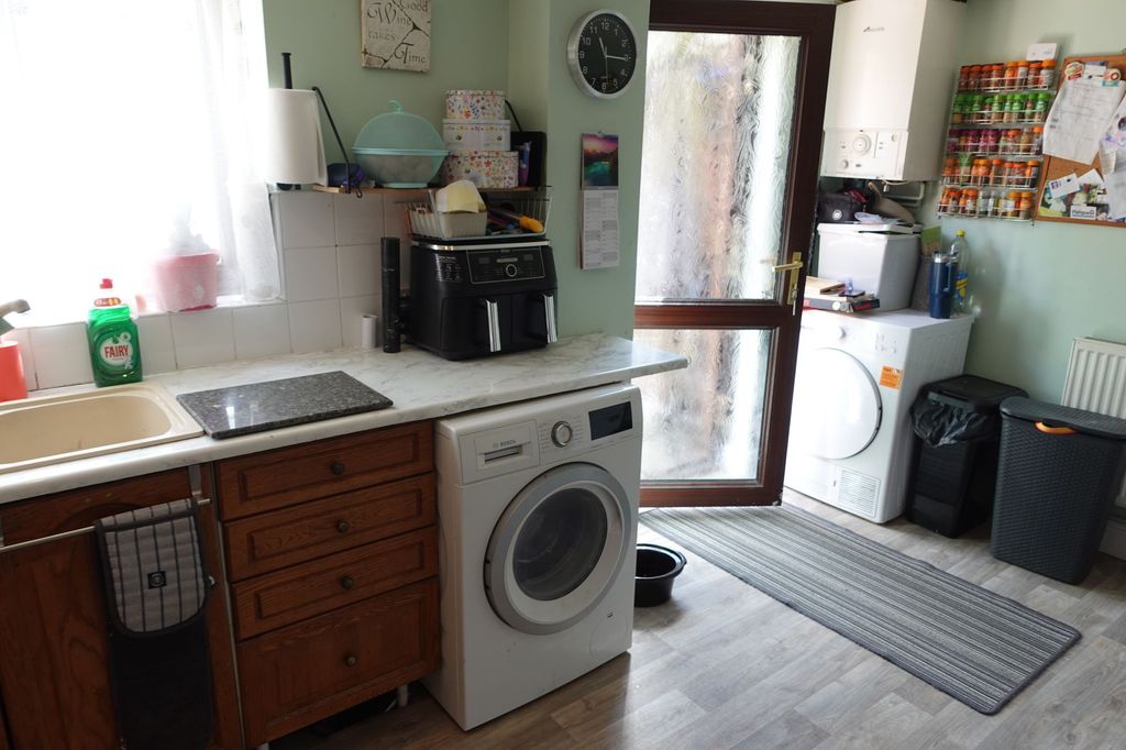 Property photo 3 of 13 Kitchen