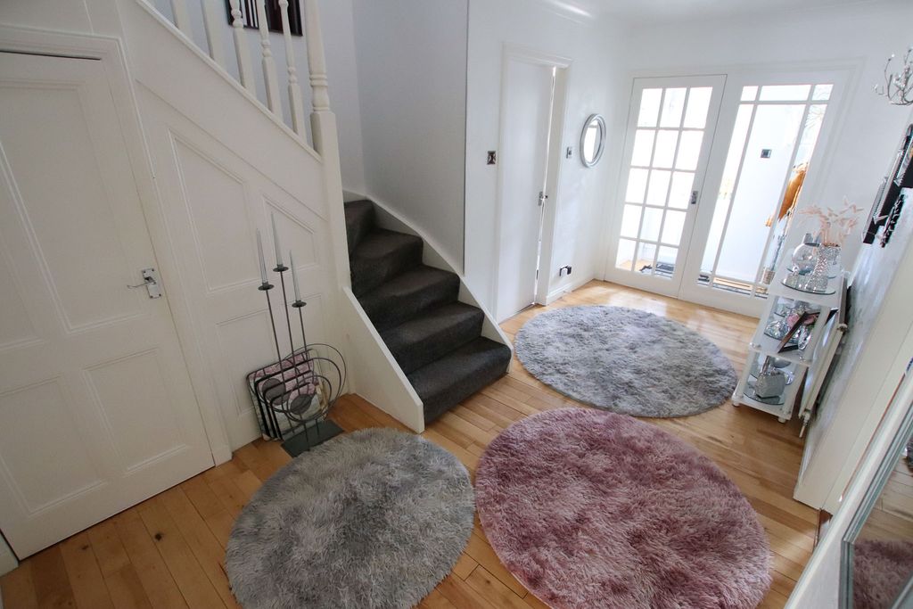 Property photo 3 of 28