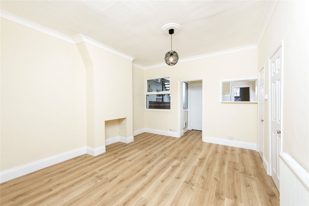 Property photo 2 of 16 Picture No. 19