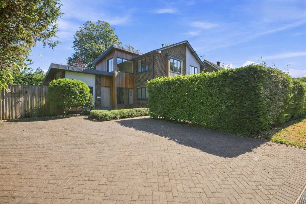 Property photo 1 of 18 Sarratt House