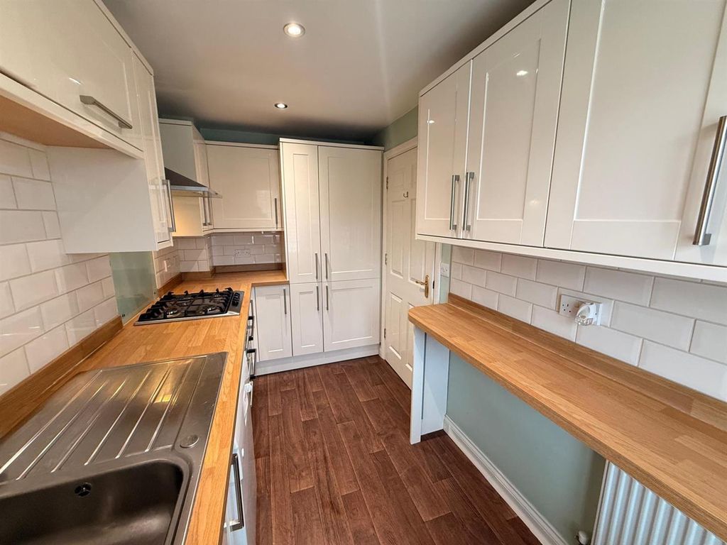 Property photo 2 of 21