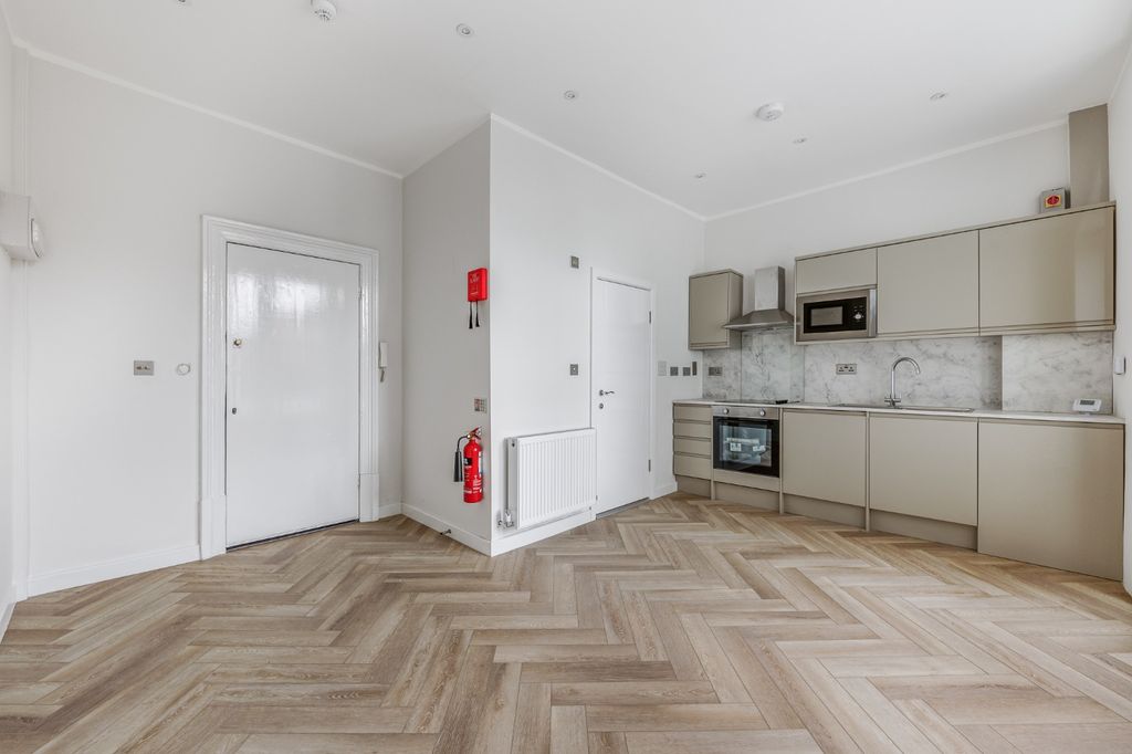 Property photo 2 of 6 3290511