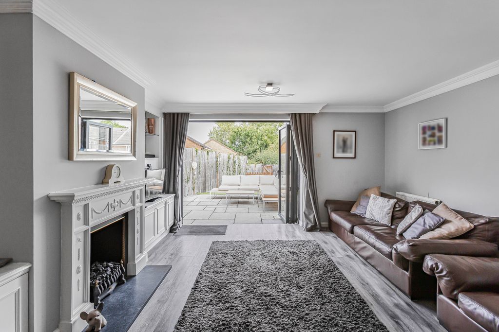 Property photo 2 of 12 660189