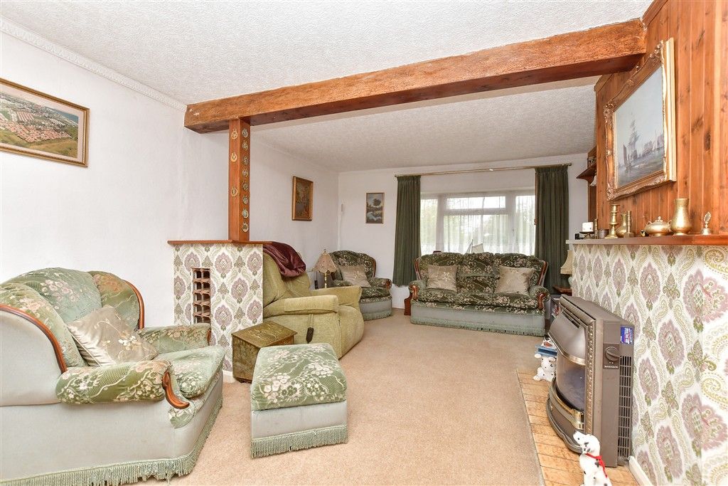 Property photo 2 of 15 Lounge