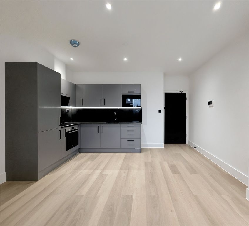 Property photo 2 of 8 Picture No. 10