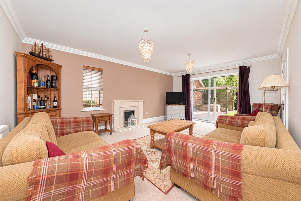 Property photo 2 of 25 2 Cawett Drive (13).Jpg