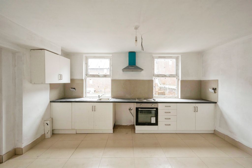 Property photo 2 of 31