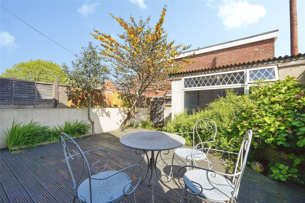 Property photo 2 of 21 Picture No. 23