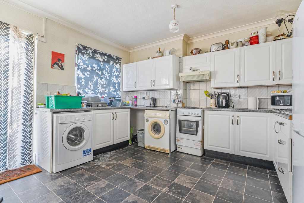Property photo 3 of 13 Kitchen