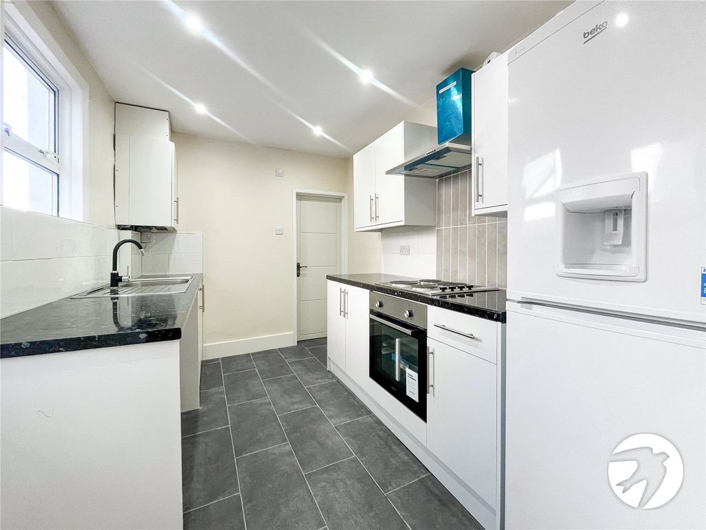 Property photo 2 of 14 Picture No. 12