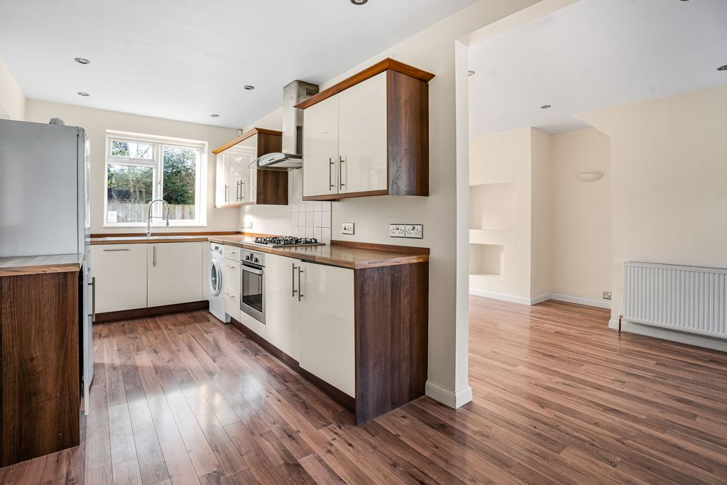 Property photo 3 of 15 Kitchen