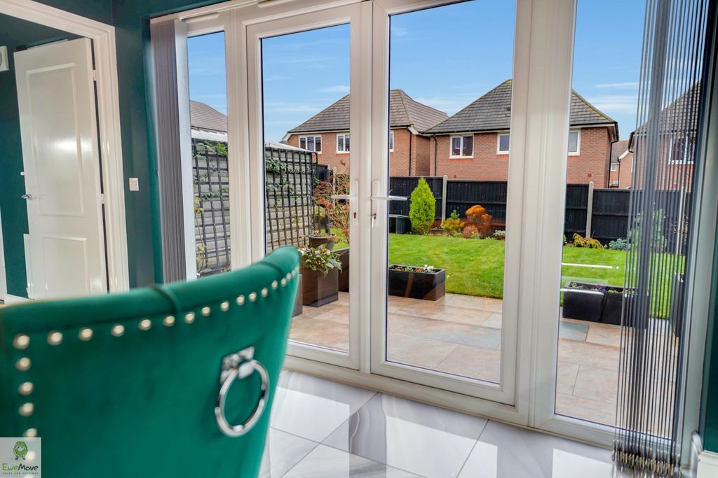 Property photo 2 of 12 Dsc08529-Dsc08533