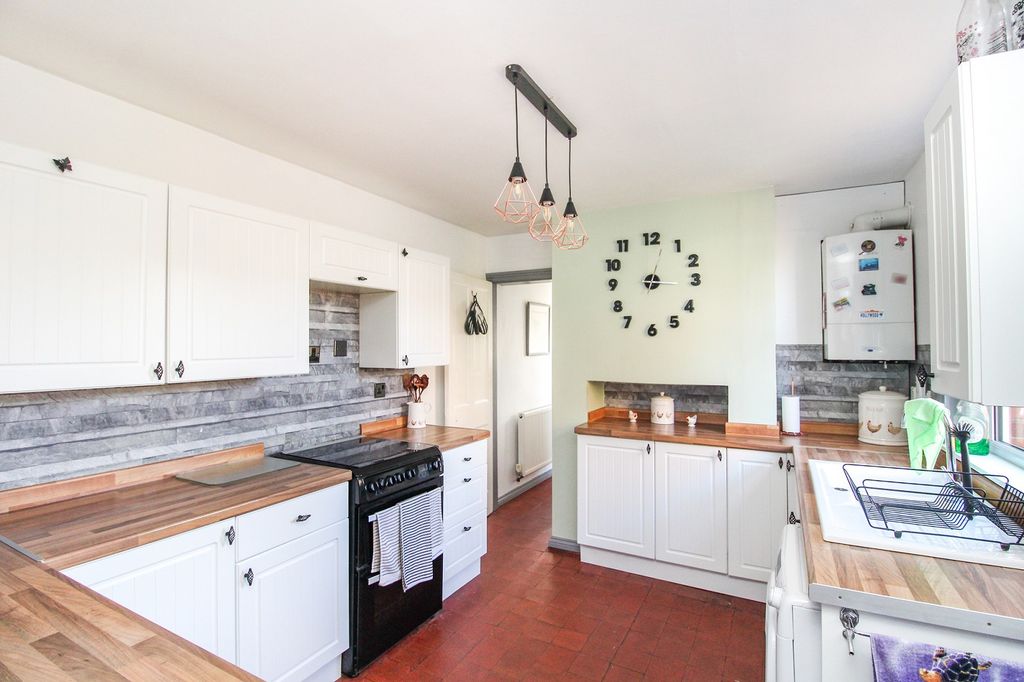 Property photo 2 of 15 Kitchen