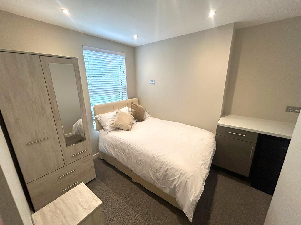 Property photo 1 of 5 Bedroom