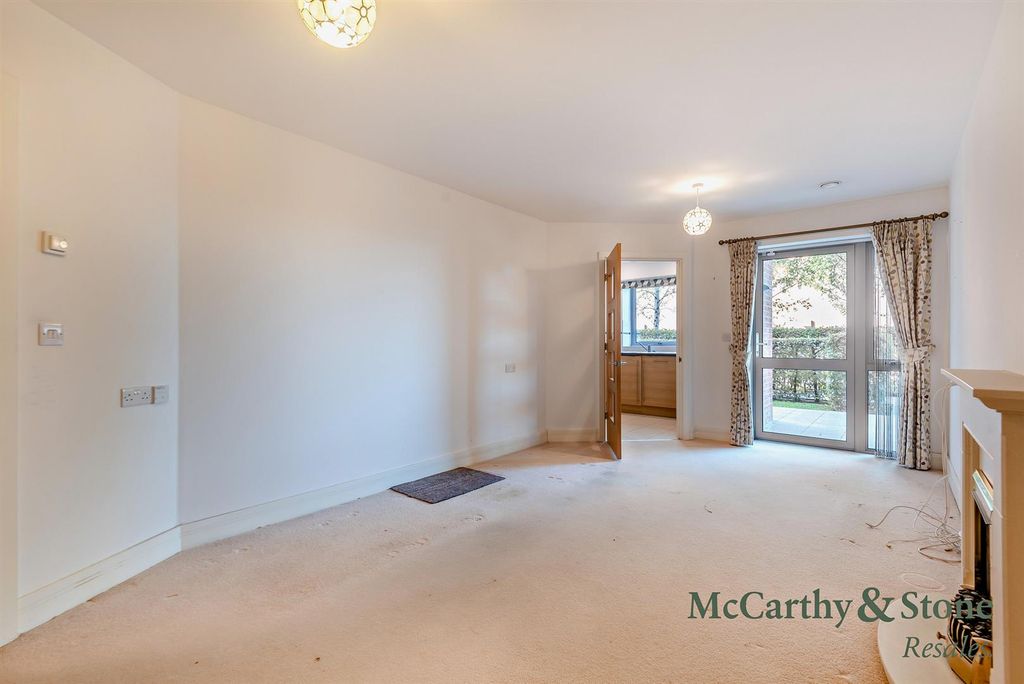 Property photo 2 of 17 8705776-Interior08-800.Jpg