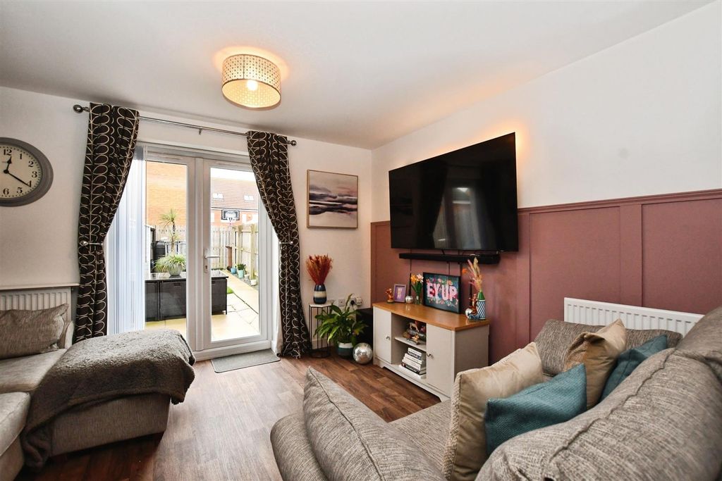 Property photo 2 of 22 Lounge