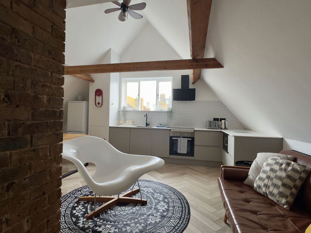 Property photo 3 of 25