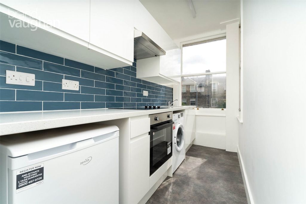 Property photo 2 of 7 Kitchen