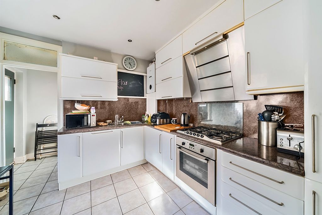 Property photo 3 of 12
