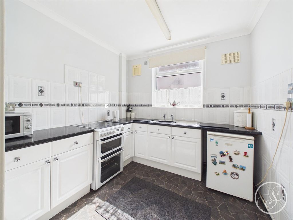 Property photo 3 of 14 Kitchen