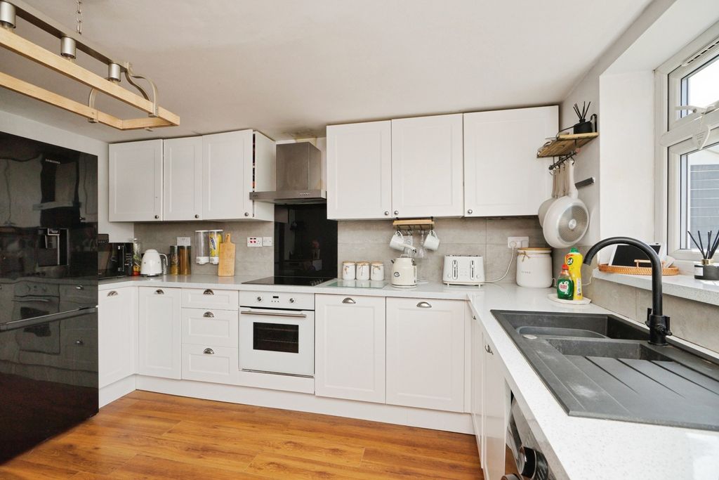 Property photo 3 of 21 Pbox-Img.Jpg