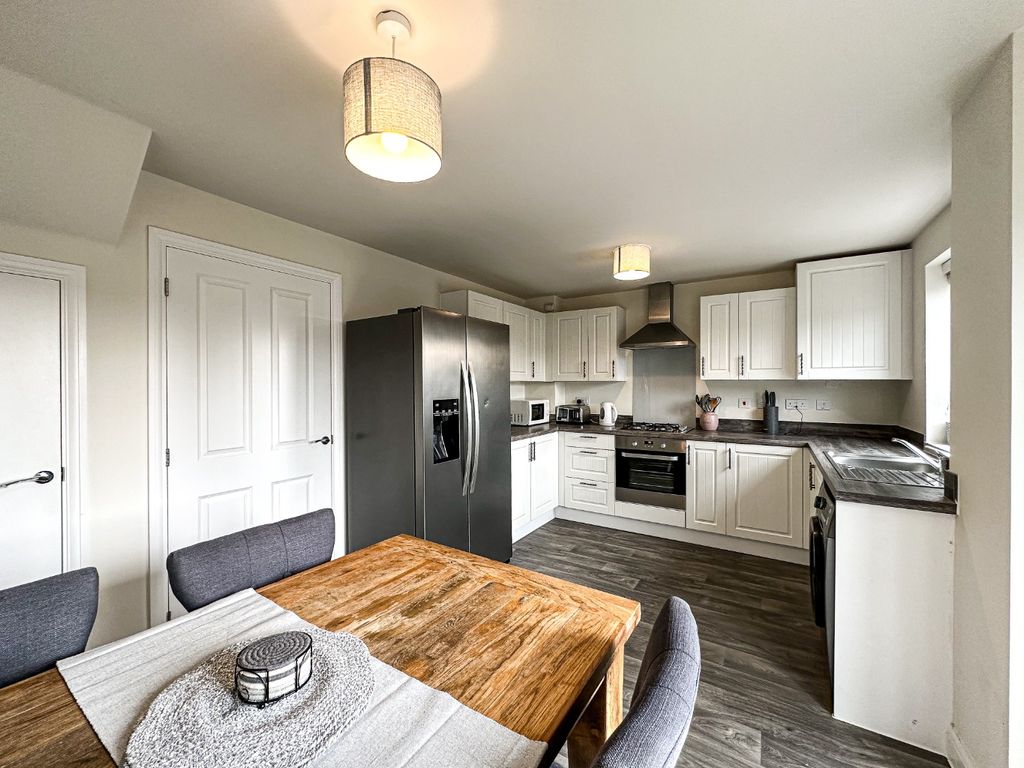 Property photo 3 of 21 4828979