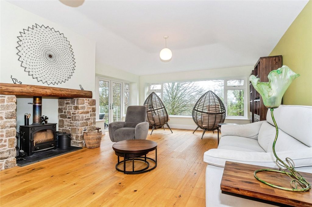 Property photo 2 of 23 Living Room