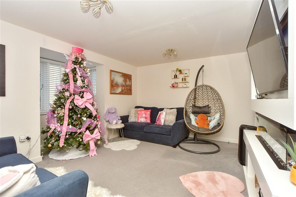 Property photo 2 of 11 Lounge