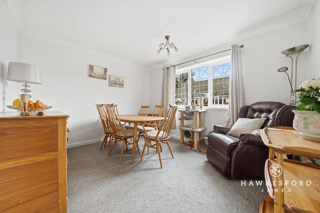 Property photo 3 of 17 Chestnut Wood Lane, Borden - Dining Room