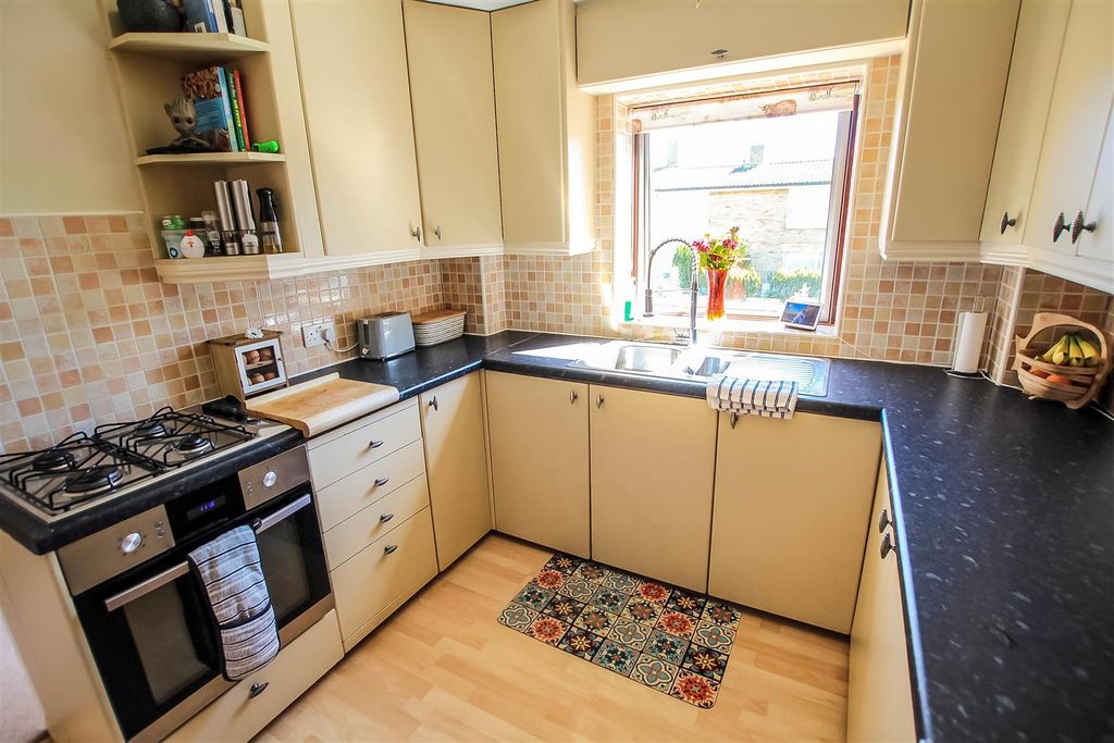 Property photo 2 of 11 Kitchen.Jpg