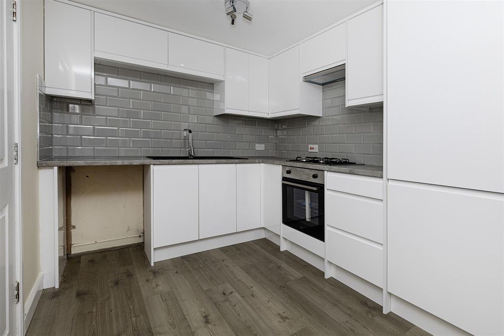 Property photo 2 of 33 Kitchen/Dining Area
